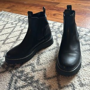 Like new Chelsea boot